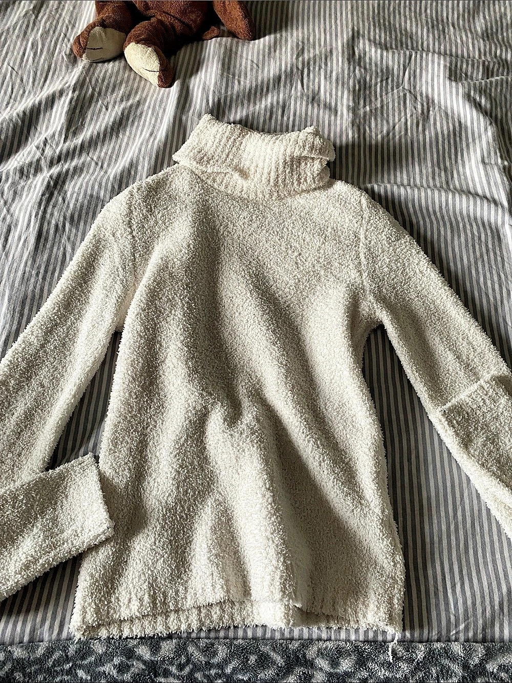 Forever 21 Cream Turtleneck Size Large Like New